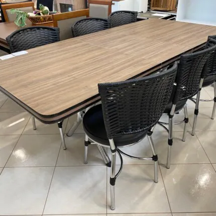 Mesa Extensível 1,60m a 2,00m (2012) com 06 Cadeiras Luxo (4801)