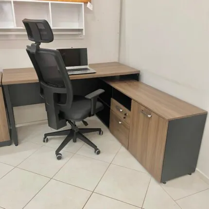 Mesa de Escritório Canto 1,72m x 1,60m Trapezio YAR1717 (3488) Yaris