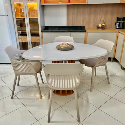 Mesa Organica Ripada com Vidro Off White (4678) com 04 Cadeiras Montreal Nude (3358)
