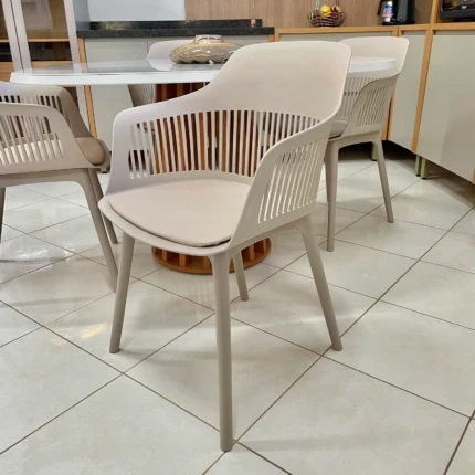 Mesa Organica Ripada com Vidro Off White (4678) com 04 Cadeiras Montreal Nude (3358) - Imagem 4