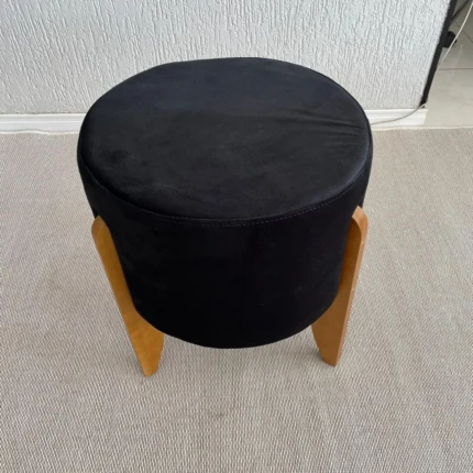 Puff Luxo Preto 4 Pes de Madeira (5335) - Imagem 2