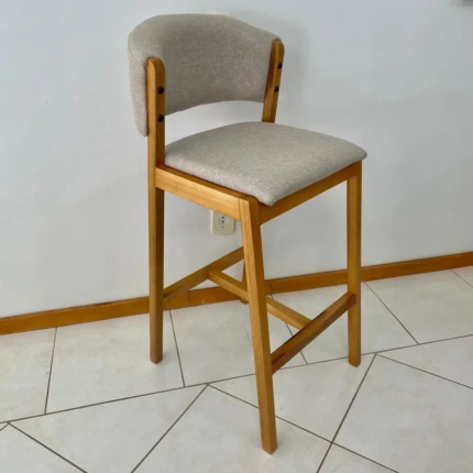 Banqueta em Madeira com tecido linho Charmy (6162)