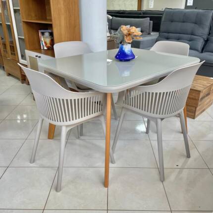 Mesa 1,15m Rafael Vidro (1138) com 4 Cadeiras Montreal Fendi (3358) - Imagem 1