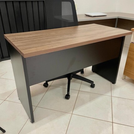 Mesa Escritório 1,20m Yaris com 2 Gavetas e Chave (864-2559) - Image 2