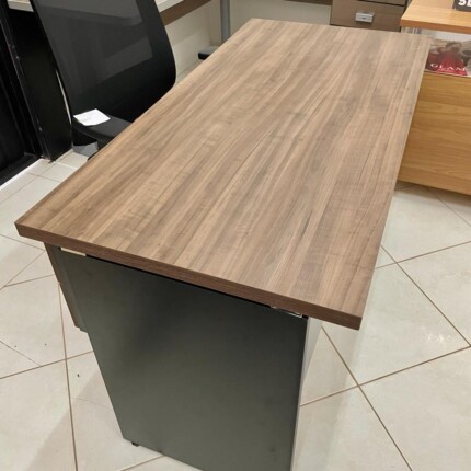 Mesa Escritório 1,20m Yaris com 2 Gavetas e Chave (864-2559) - Image 3