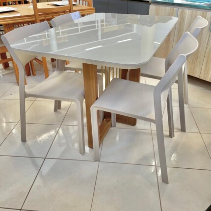 Mesa Natalia com Vidro Off 1,20m (93) com 4 Cadeiras Mykonos Fendi (6532) - Imagem 1