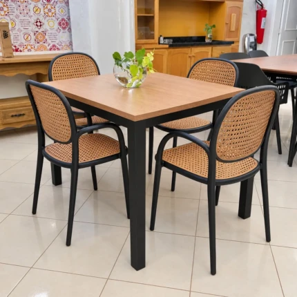 Mesa 90cm Quadrada (5236) com 04 Cadeiras Portofino Roma Preto (3462)