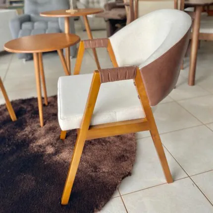 Cadeira Suelen com Braço no Couro e Linho Dora (3221) - Imagem 1