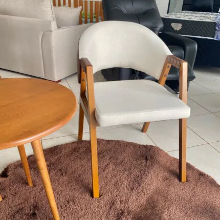 Cadeira Suelen com Braço no Couro e Linho Dora (3221) - Imagem 6
