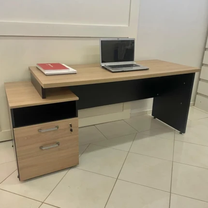 Mesa Escritorio 1,72m com Gaveteiro (1143) - Imagem 3