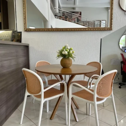 Mesa Redonda 1m (1745) com 4 Cadeiras Positano Nude (3877) - Imagem 3