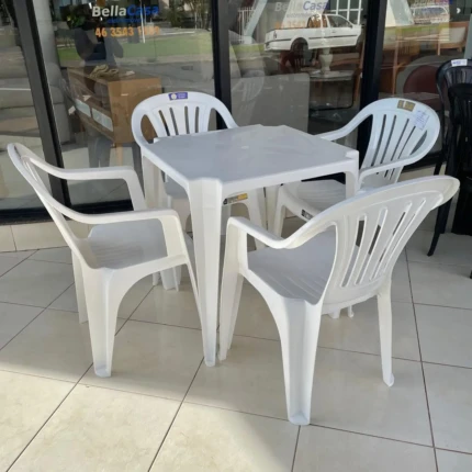 Mesa Plástico Quadrada (6133) com 4 Cadeiras (6132)