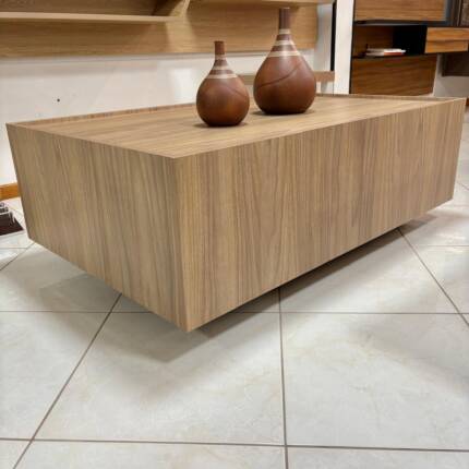 Mesa de Centro MDF com Rodizios cor Madeirado (5327) - Imagem 3