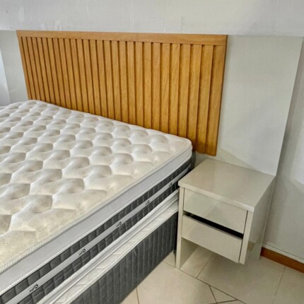 Cabeceira com Ripado Madeirado e 2 Gavetas cada lado em Medida Flex (1155) - Imagem 1