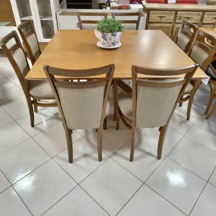 Mesa Madri 1,50m x 1,50m (4904) com 8 Cadeiras Vitoria Linho (2081)