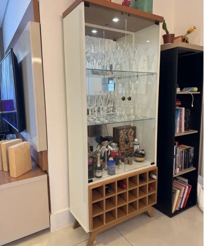 Dalla Costa - Cristaleira C712L Alta 74cm com 02 Portas e Adega Freijo com Off - (CD 5300) (2