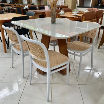 Mesa 1,20m com Vidro Off (464) com 4 Cadeira Roma Branca com Detalhe Bege (6427) - Imagem 1