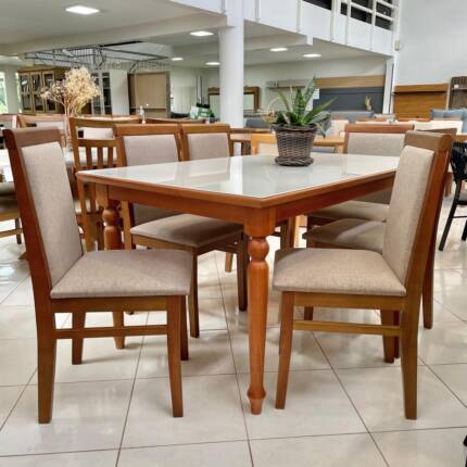 Mesa 1,60m Torneada com Vidro (2973) com 6 Cadeiras Karol Linho (2585)