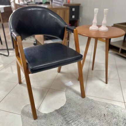 Cadeira Suelen com Braço no Couro Ecologico Dora (2449) - Imagem 5