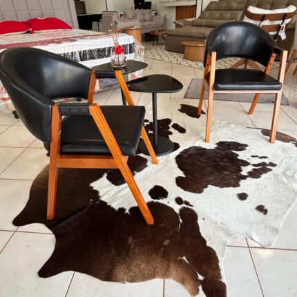 Cadeira Suelen com Braço no Couro Ecologico Dora (2449) - Imagem 3