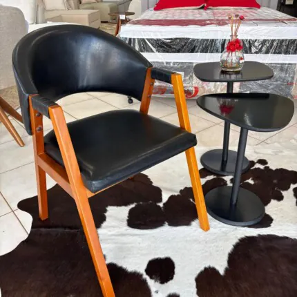 Cadeira Suelen com Braço Dora Preto (2695)