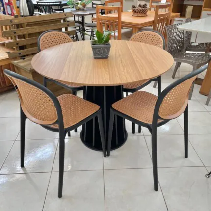 Mesa Redonda 1,05m TM71 (2164) com 4 Cadeiras Positano (4227) - Imagem 1