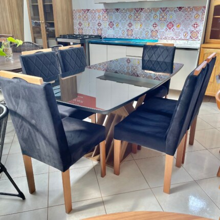 Mesa 1,70m Graviola Vidro Preto (2575) com 6 Cadeiras em Madeira e Tecido Preto (4435) - Imagem 1
