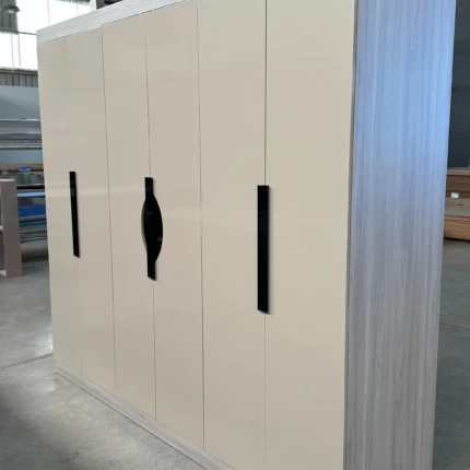 Roupeiro 2,42m 6 Portas em MDF-BP detalhes Preto (6344)