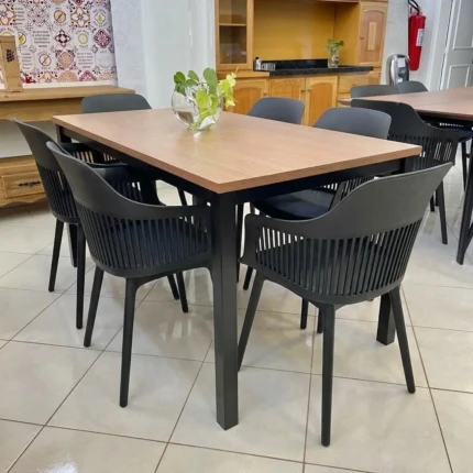 Mesa 1,60m Retangular (5292) com 06 Cadeiras Montreal (1083)