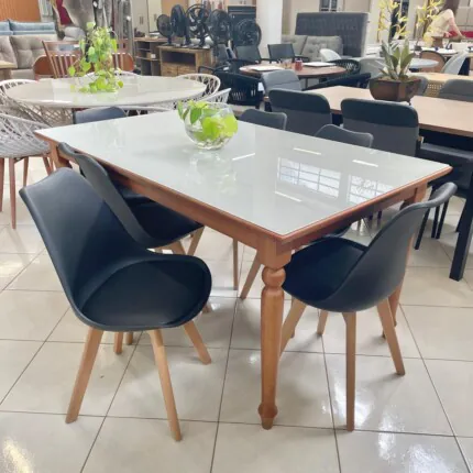 Mesa 1,60m Torneada com Vidro (2973) com 6 Cadeiras Siena Preto (3999)