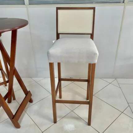 Banqueta em Madeira com Encosto Tela (3620)