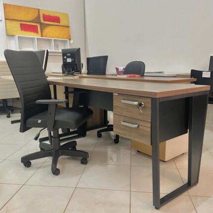 Mesa de Escritório 1,50m Trapezio (3160-2559) - Imagem 1