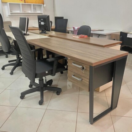 Mesa de Escritório 1,50m Trapezio (3160-2559) - Imagem 2