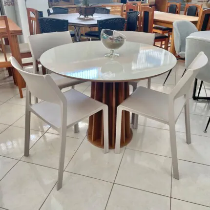 Mesa Redonda 1,05m TM71 (2829) com 4 Cadeiras Mykonos Fendi (6532)