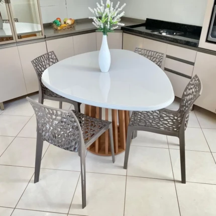 Mesa Organica Ripada com Vidro Off White (4678) com 04 Cadeiras Gruvyer Fendi (5405)