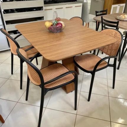 Mesa 1,20m Tampo Freijo (1851) com 04 Cadeiras Portofino Roma Preto (3462)