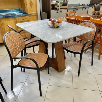 Mesa 1,20m Tampo Quartzo (3198) com 04 Cadeiras Portofino Roma Preto (3462)