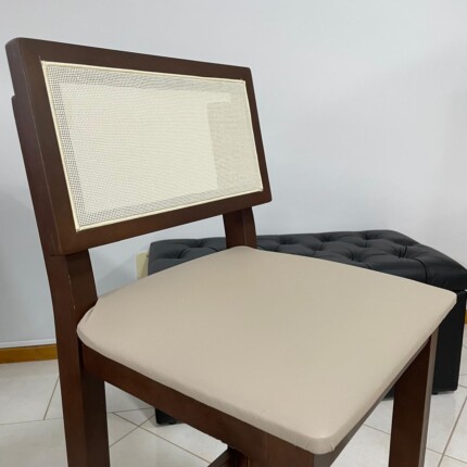 Banqueta em Madeira com Encosto Tela (2875) - Imagem 2