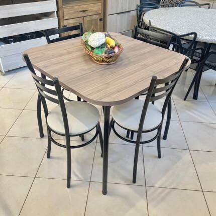 Mesa Quadrada 90cm (3916) com 4 Cadeiras assento bege (2238)