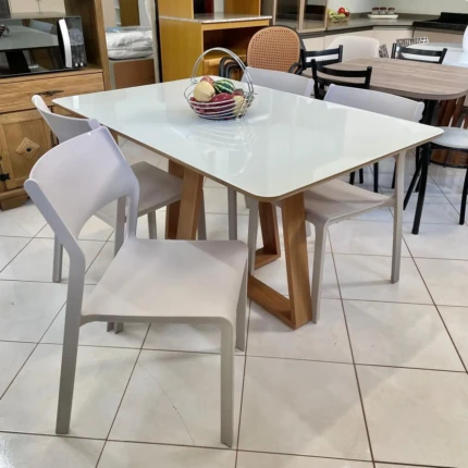 Mesa 1,35m Freijo (2213) com 04 Cadeiras Mykonos (6532)