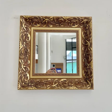 Espelho Quadrado 60 x 60cm Moldura Clássica Dourada (2022) - Imagem 3