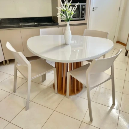 Mesa Organica Ripada com Vidro Off White (4678) com 4 Cadeiras Mykonos Fendi (6532)
