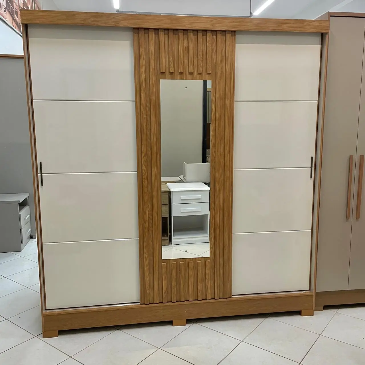 Roupeiro 2,00m 3 Portas deslizantes B376 Off Com Espelhos (6098