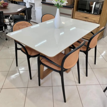 Mesa 1,35m Freijo (2213) com 04 Cadeiras Portofino Roma Preto (3462) - Imagem 3