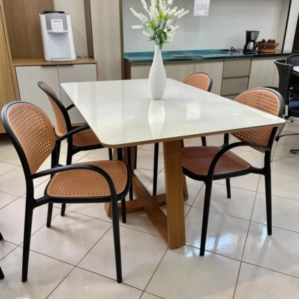 Mesa 1,35m Freijo (2213) com 04 Cadeiras Portofino Roma Preto (3462)
