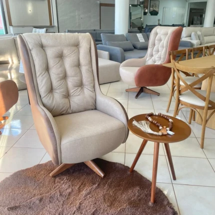 Poltrona com Balanço e Giro Luka em Couro Escuro e Linho (5240)