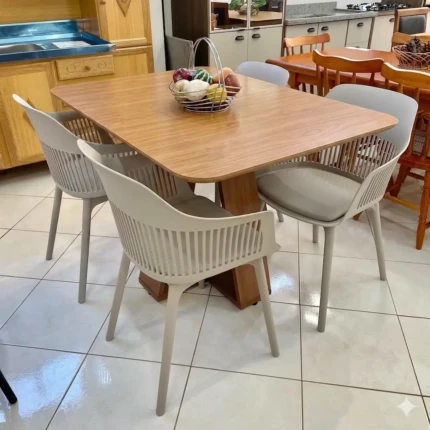 Mesa 1,20m Celeste Freijo (1851) com 04 Cadeiras Montreal Nude (3358) - Imagem 1