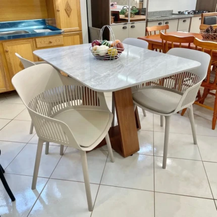 Mesa 1,20m Celeste Quartzo (3198) com 04 Cadeiras Montreal Nude (3358)