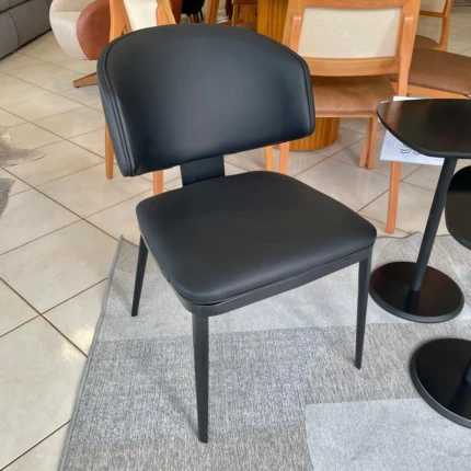 Poltrona Siena estofada em Couro Eco Preto (5324) - Imagem 3