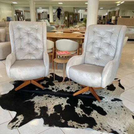 Poltrona com Balanço e Giro Luka Veludo Claro (4530)